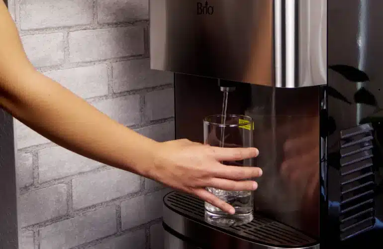 Local Water Delivery in Tampa vs National Brands: What’s the Difference?